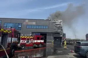 김포 전기기기 제조공장서 불…소방관 등 2명 다쳐