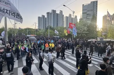 화물연대, 진주서 대규모 결의대회…“교섭 거부·과잉 대응이 빚은 참사”