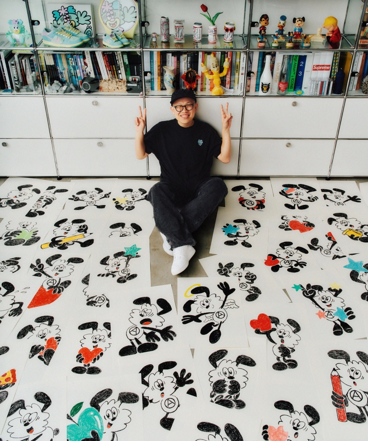 베르디가 자신의 일본 도쿄 스튜디오에서 찍은 사진. 이번 전시에서는 그의 스튜디오를 재현한 공간도 만날 수 있다. 롯데뮤지엄 제공