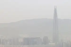 “하늘이 누래요” 중국서 날아온 황사에 미세먼지 ‘나쁨’… ‘황사비’도 온다