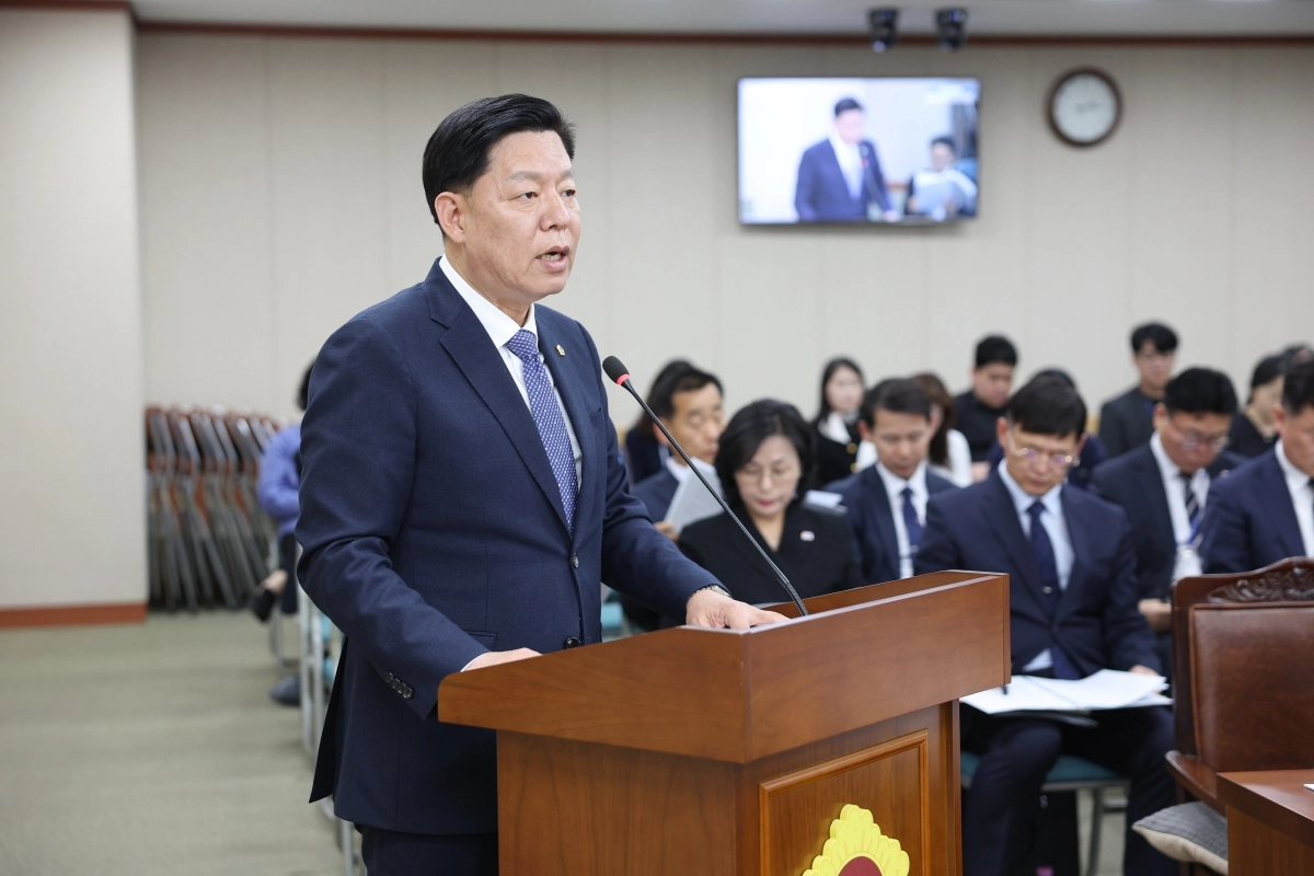 김정희 전남도의회 교육위원장이 ‘전라남도교육청 학생맞춤통합지원 조례안’ 제안 설명을 하고 있다.