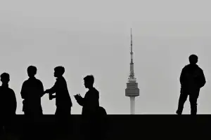황사로 흐려진 하늘