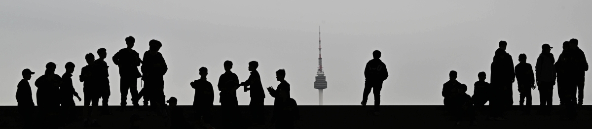 황사 영향으로 미세먼지가 ‘나쁨’ 상태를 보인 22일 오전 서울 용산구 국립중앙박물관에서 바라본 남산이 뿌옇다. 2026.4.22 홍윤기 기자