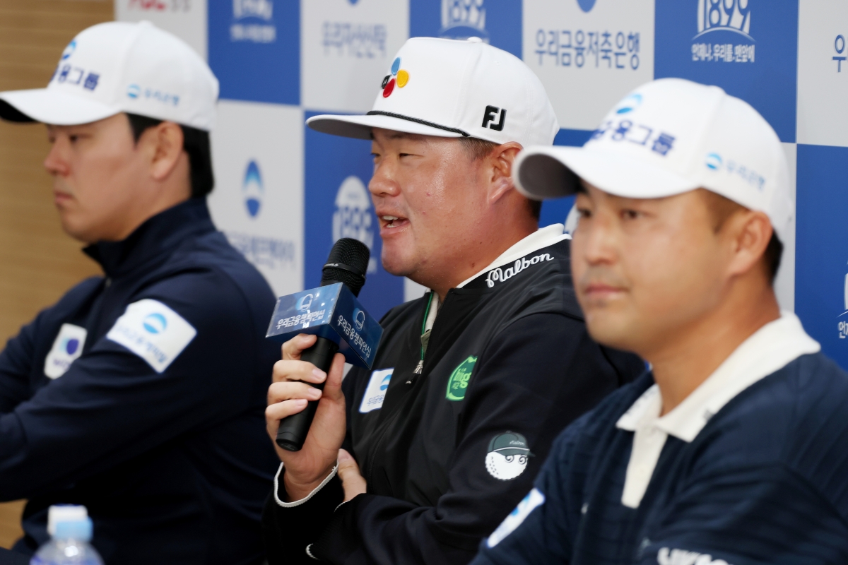 기자회견하는 이정환(왼쪽부터), 임성재, 이태훈. KPGA 제공.