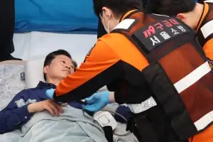 ‘식비대납 의혹’ 재감찰 요구 與안호영, 단식 12일째 병원 이송