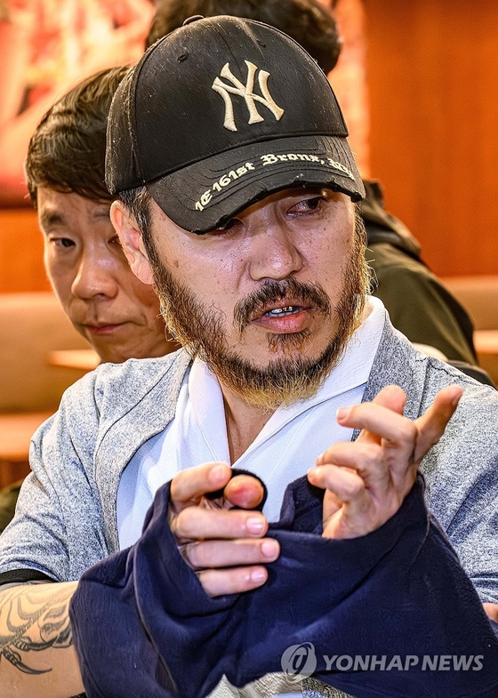 이른바 ‘마약왕’으로 불리던 박왕열 씨가 지난 2월 25일 인천국제공항을 통해 국내로 송환되고 있다. 연합뉴스 제공