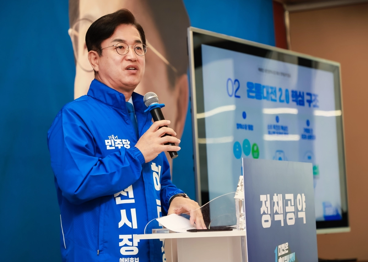 허태정 더불어민주당 대전시장 후보가 22일 선거사무소에서 정책 수당 통합과 캐시백 일관성 확보를 담은 온통대전2.0 정책공약을 발표하고 있다. 허태정 대전시장 후보 제공