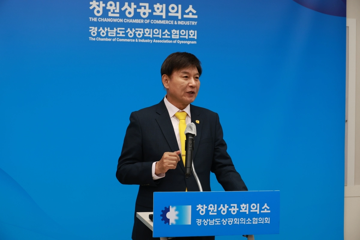 최재호 창원상의 회장이 22일 지역경제 활성화를 위한 종합 대책을 설명하고 있다. 2026.4.22. 창원상의 제공