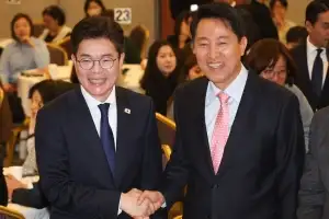악수하는 서울시장 후보들
