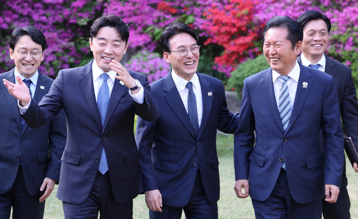 밝은 표정의 김민석 국무총리와 민주당 정청래 대표