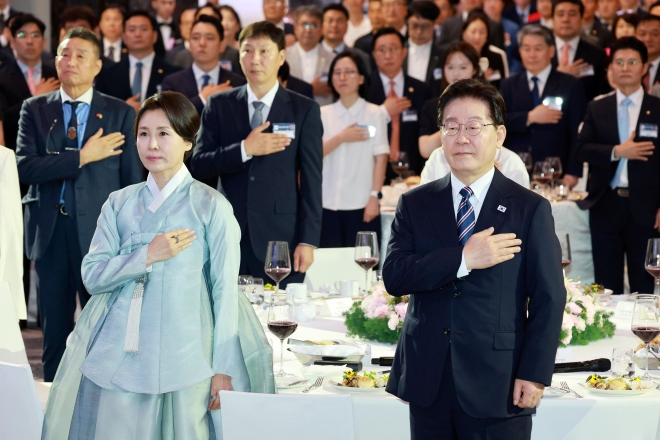 李 “양국 아픔 딛고 일어선 과정 닮아”