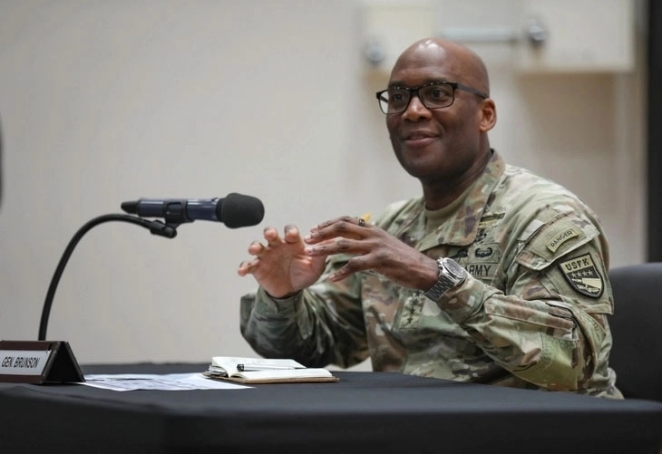 제이비어 브런슨 주한미군사령관이 지난 해 8월 경기 평택시 캠프 험프리스에서 기자간담회를 하고 있다.  주한미군 사령부 제공