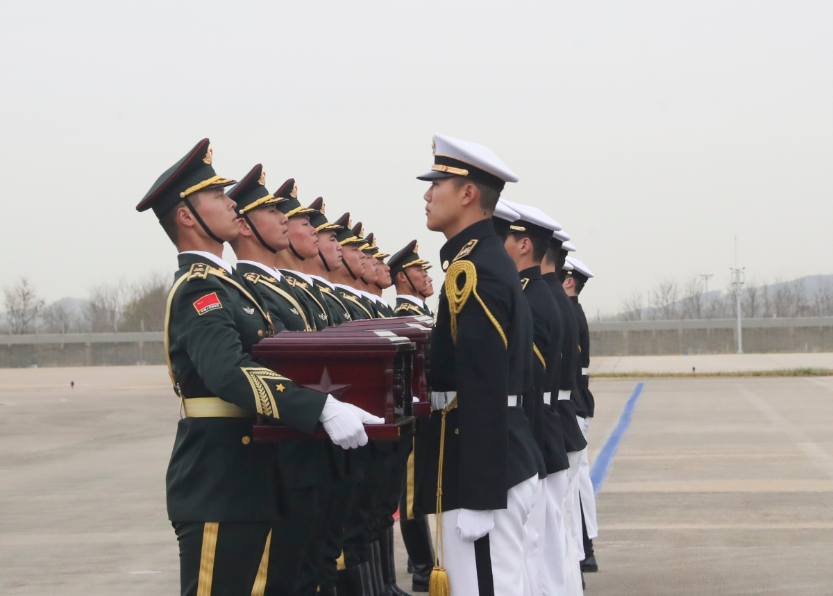 인천공항서 중국군 유해 송환 인도식