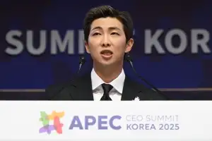 thumbnail - “공연 뒤 찍힌 장면…” BTS RM, 日 시부야 ‘거리 흡연’ 논란