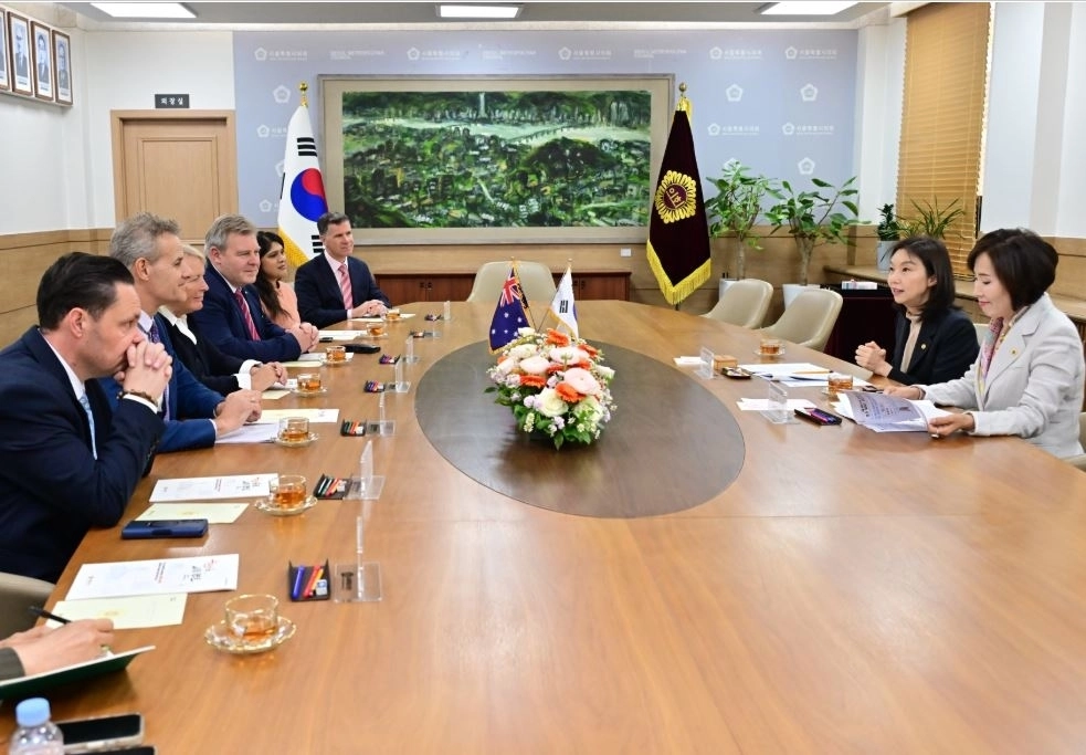 호주 NSW주의회 면담(사진 오른쪽 첫 번째 최호정 서울시의회 의장)
