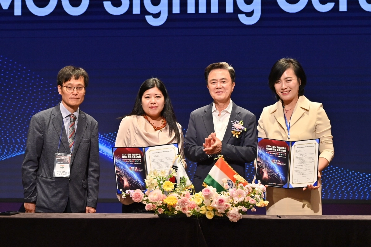 충남 예산 스플라스 리솜에서 김태흠 지사 등 400여명이 참석한 가운데 ‘2026 해외사무소 바이어 초청 수출상담회’가 열리고 있다.. 도 제