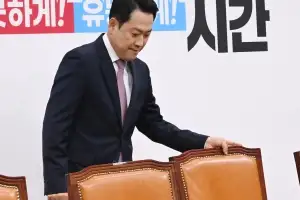 국힘 지지율 15% “창당 이래 최저치”…李대통령 69% 또 “역대 최고”
