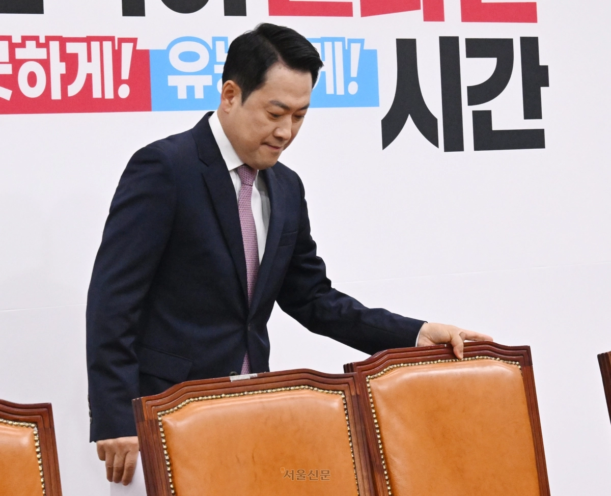 장동혁  국민의힘 대표가 23일 국회에서 열린 최고위원회의에 참석하고 있다. 2026.4.23 안주영 전문기자