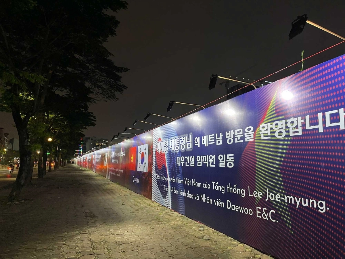 하노이 도심 내 대우건설 현장 곳곳에 설치된 옥외 광고. 대우건설 제공