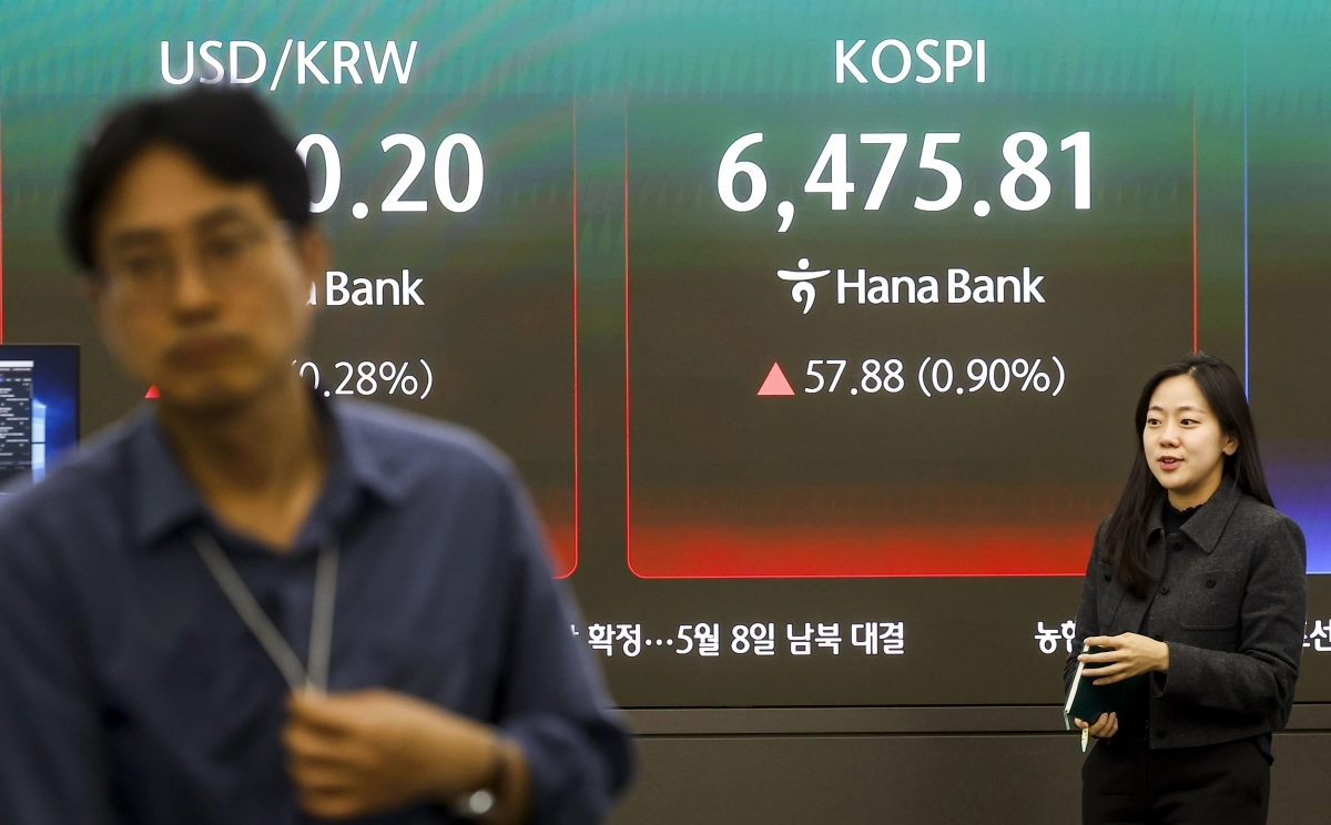 코스피, 6470선 돌파…사흘 연속 사상 최고치 경신