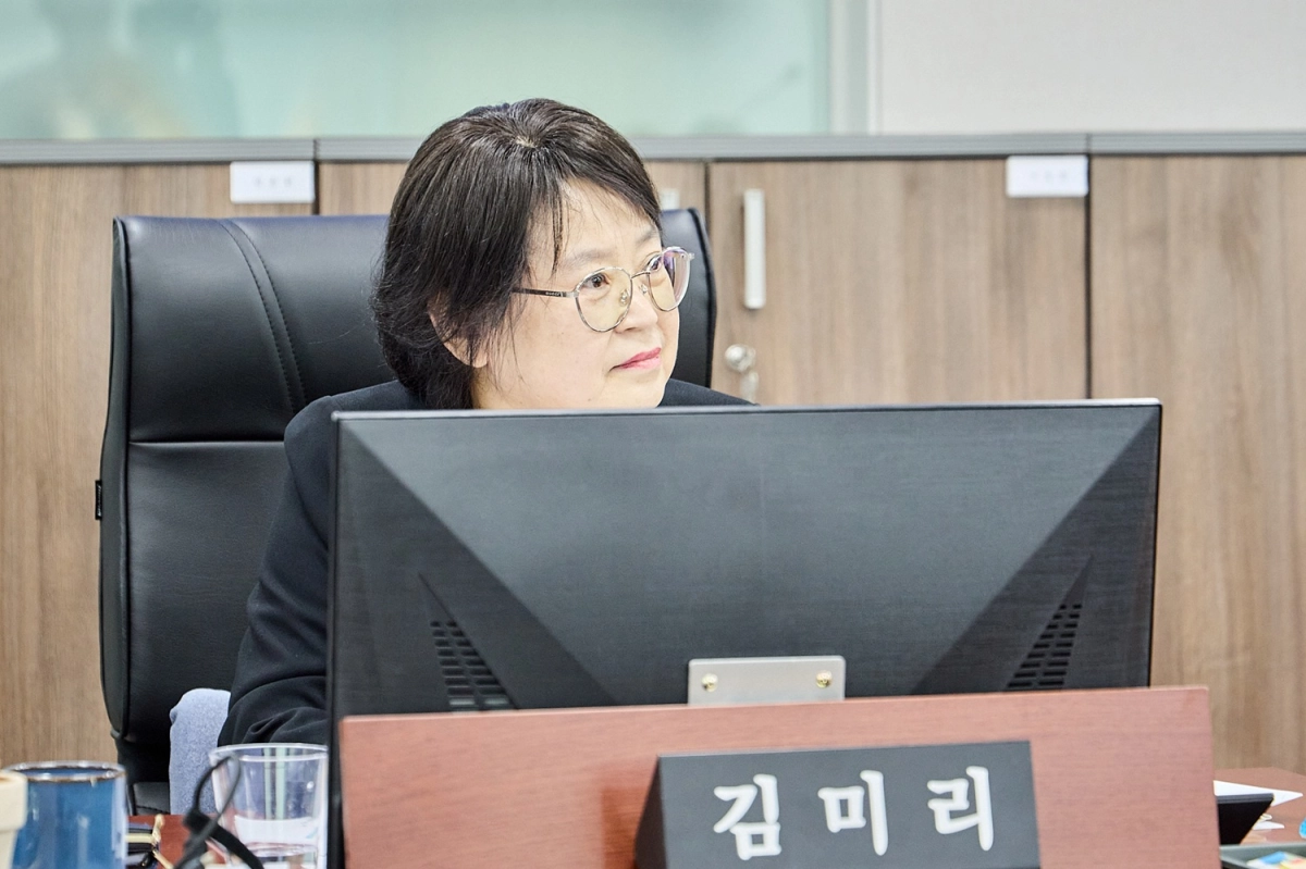 김미리 의원이 21일 열린 경기도의회 제389회 임시회 농정해양위원회 상임위 회의에서 공설 동물 장묘시설 이용 혜택을 도민 전체로 확대할 것을 강조하고 있다. (사진=경기도의회)