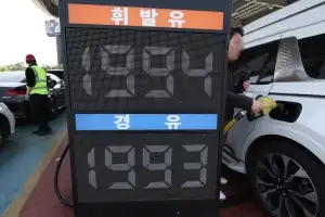 최고가격제 동결… 소비자 물가 부담 떠안는 정부