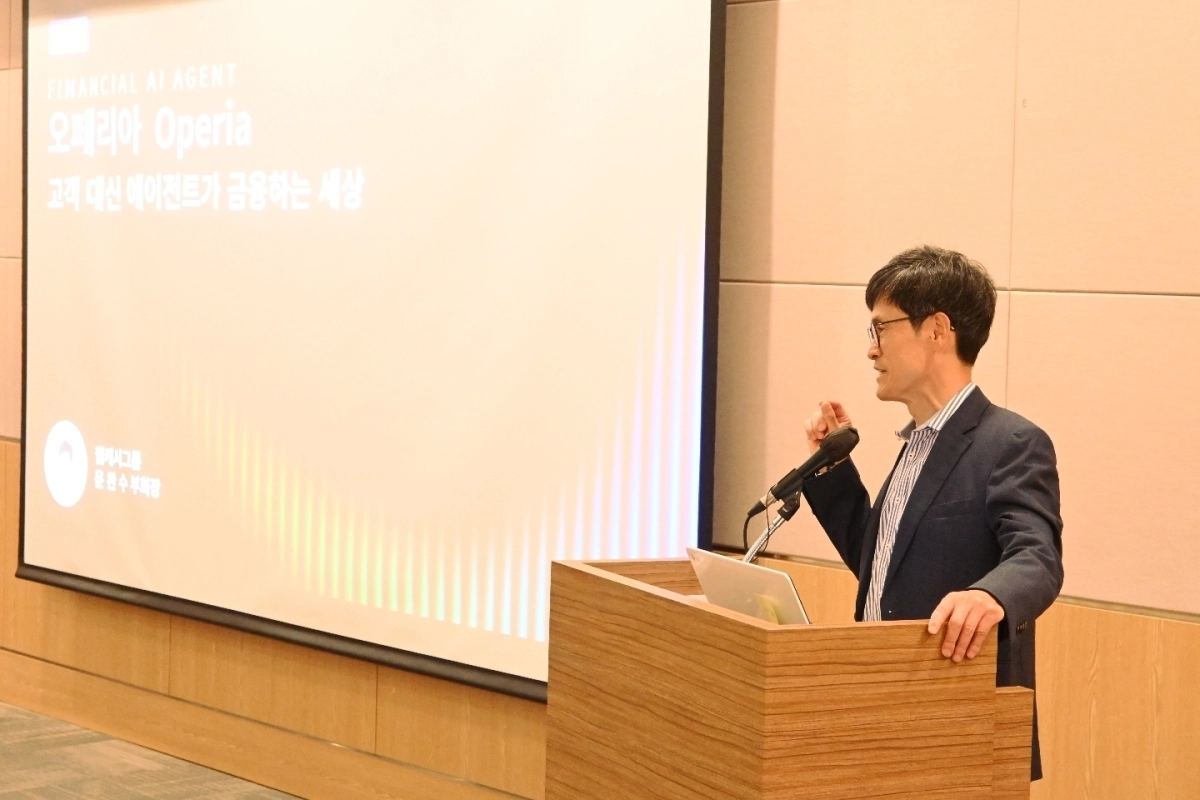 윤완수 웹케시 부회장이 23일 서울 여의도 FKI타워에서 진행된 ‘웹케시 금융 AI Agent 컨퍼런스 2026’ 기자간담회에서 발표를 하고 있다. 웹케시 제공