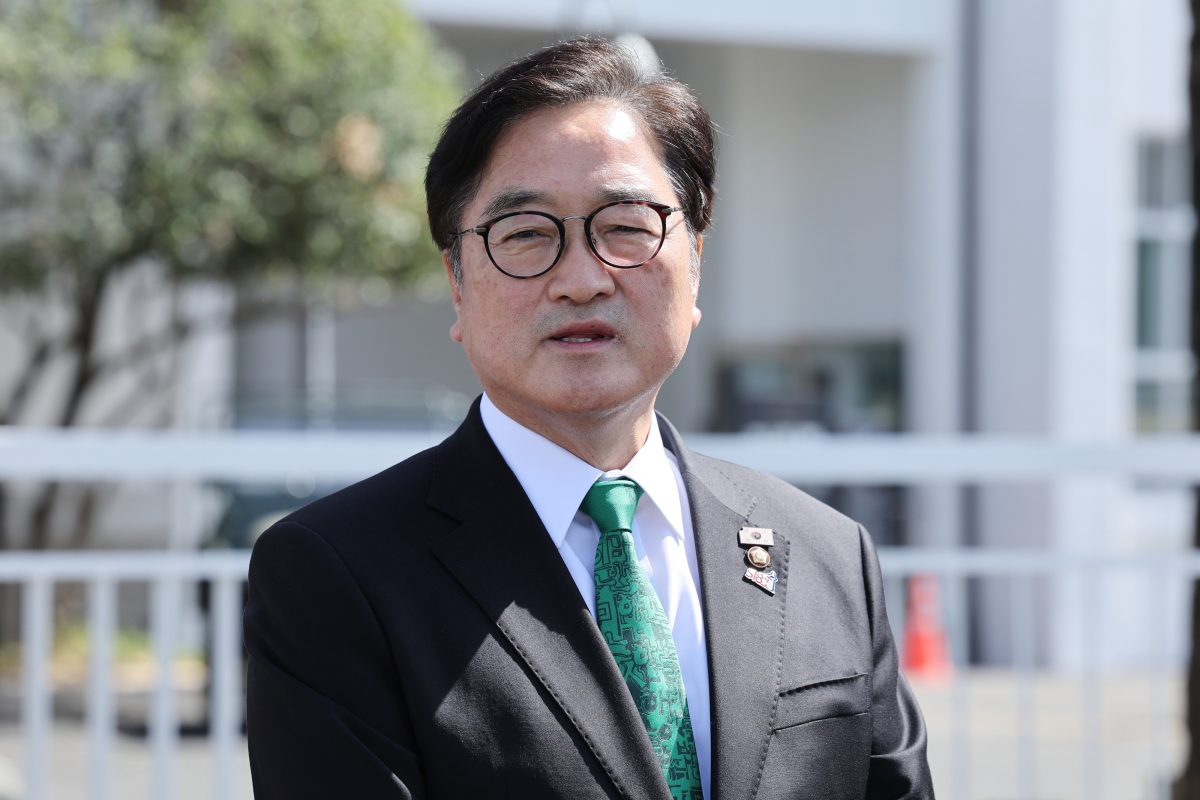 우원식 국회의장이 21일 광주 동구 옛 전남도청 복원 건물을 둘러본 뒤 발언하고 있다. 2026.4.21 광주 연합뉴스