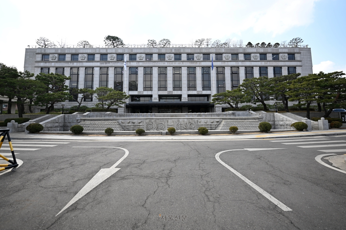 재판소원 제도가 공포·시행된 지난달 12일 서울 종로구 헌법재판소 모습.  홍윤기 기자