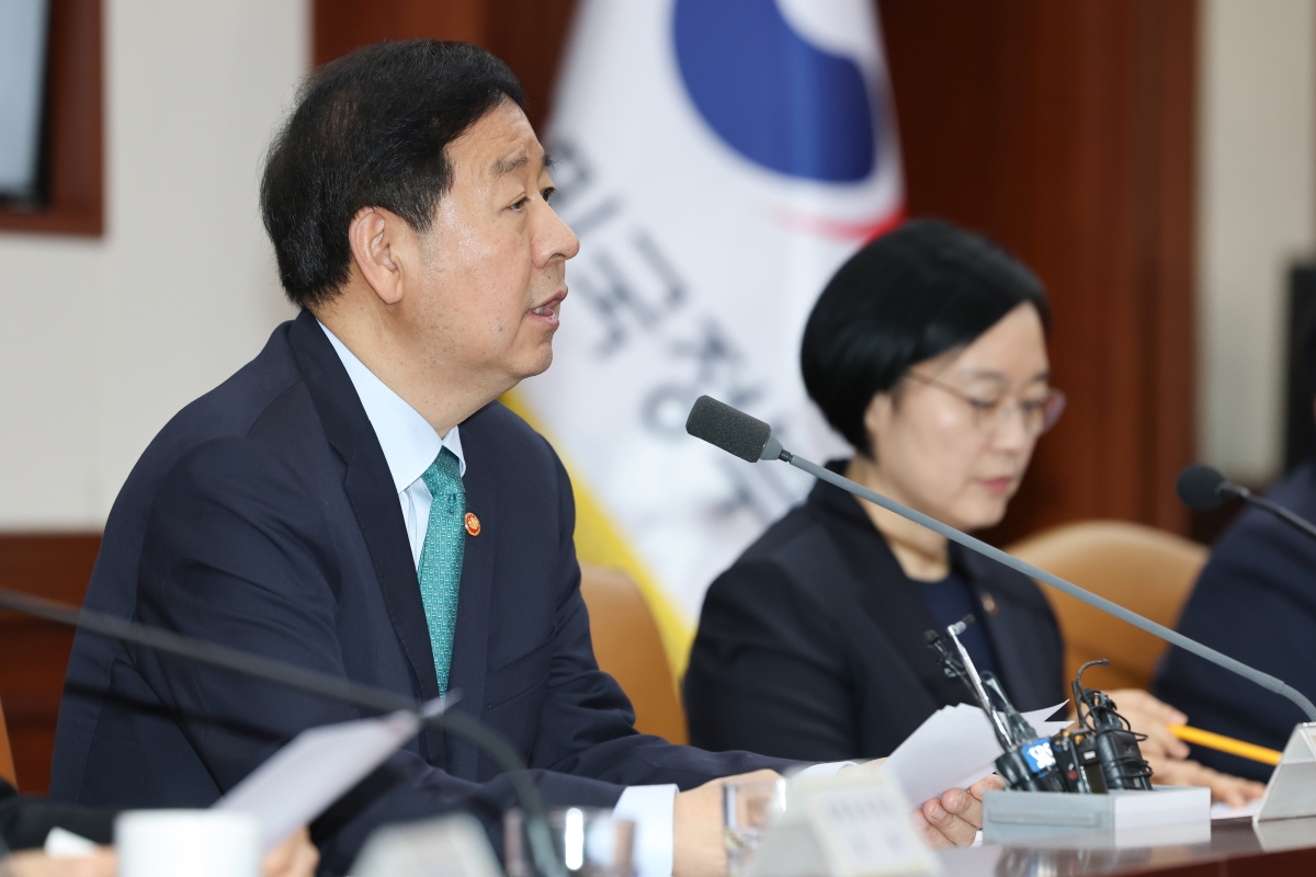 구윤철 부총리 겸 재정경제부 장관이 24일 서울 종로구 정부서울청사에서 열린 비상경제본부회의 겸 경제관계장관회의 겸 국가창업시대전략회의에서 모두발언하고 있다. 연합뉴스