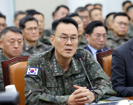 김명수 전 합동참모본부 의장이 지난해 1월 14일 서울 여의도 국회에서 열린 ‘윤석열 정부의 비상계엄 선포를 통한 내란 혐의 진상규명 국정조사 특별위원회의’에서 발언하고 있다. 연합뉴스