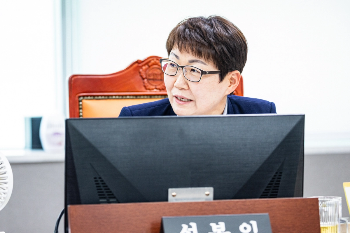 성복임 의원이 24일 제389회 건설교통위원회 임시회 2026년 제1회 경기도 추가경정예산안 심사에서 질의하고 있다.(사진=경기도의회)