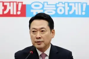 “집 언제 파냐” 장동혁 쫓아다닌 유튜버…법원 ‘100m 접근금지’