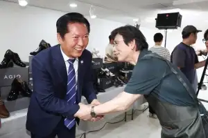 손 맞잡은 ‘앙숙’ 정청래·유시민…정원오 ‘성수동 지원’ 출격