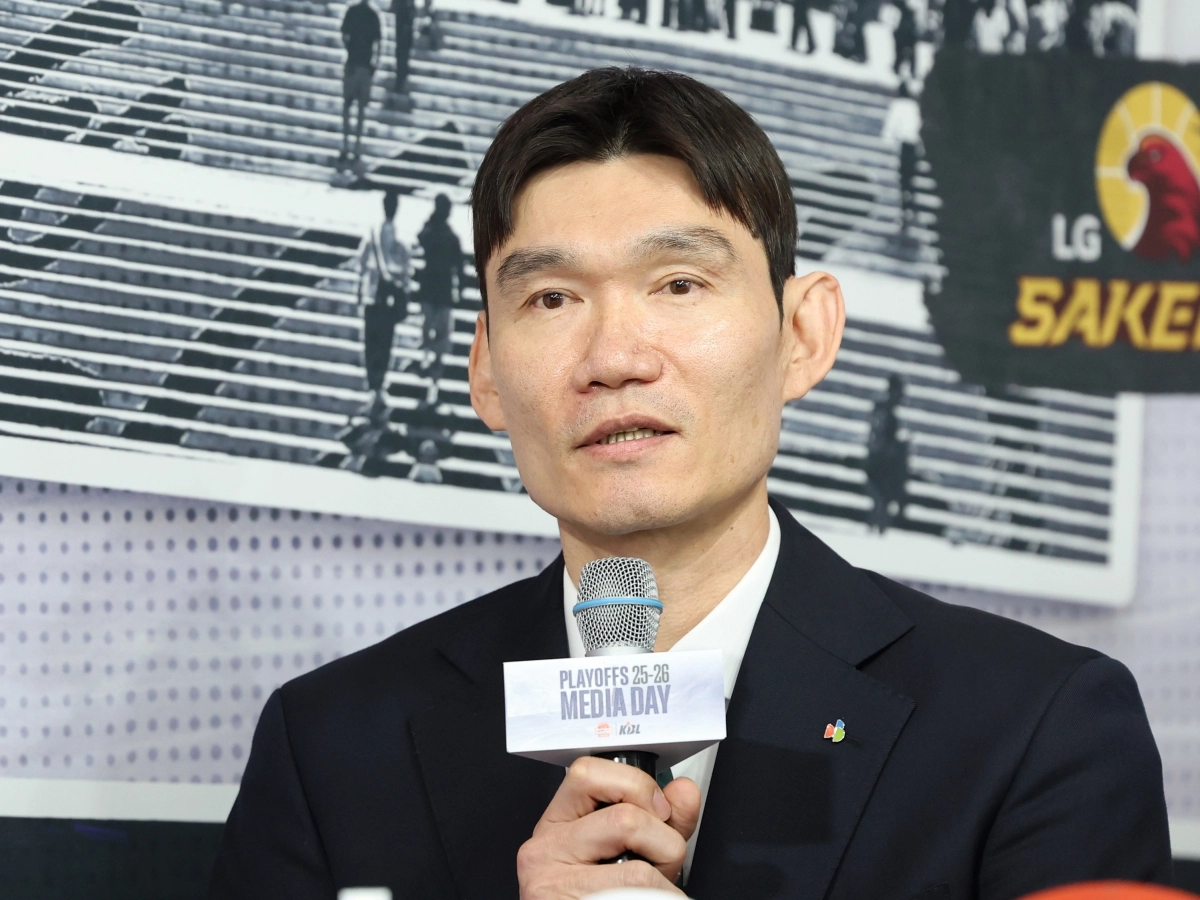 김주성 원주 DB 감독이 10일 서울 강남구 KBL센터에서 열린 ‘2025~26 LG전자 프로농구 플레이오프 미디어데이’에서 포부를 밝히고 있다. 2026.4.10 뉴스1