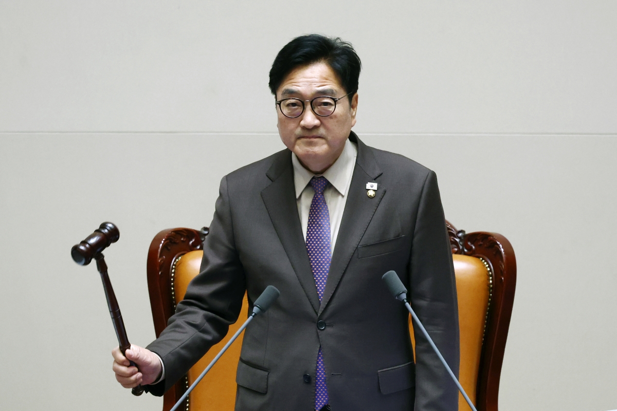 의사봉 두드리는 우원식 의장