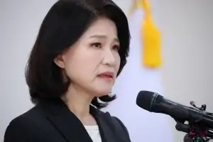 눈시울 붉힌 이진숙 “무소속 고민했지만, 대구시장 불출마”