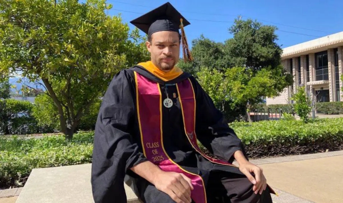 25일(현지시간) 저녁 미국 워싱턴DC 워싱턴 힐튼 호텔에서 열린 백악관 출입기자단 만찬 행사장에서 벌어진 총격 사건 용의자 콜 토마스 앨런. 링크드인 캡처