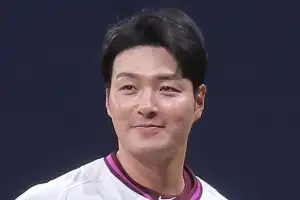 ‘국민 거포’ 박병호 은퇴식…“내게 야구란? 히어로즈!”
