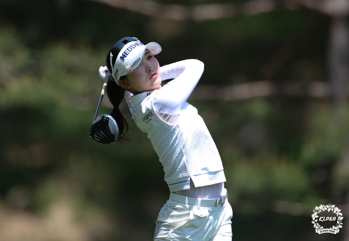 이예원이 26일 KLPGA투어 덕신 EPC 챔피언십 최종 라운드 6번 홀에서 티샷을 날리고 있다. 이예원은 이날 4타를 줄여 합계 12언더파 204타로 우승, 통산 10승 고지에 올랐다.