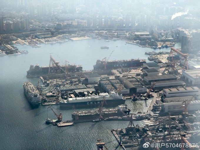 중국 다롄의 조선소에서 건설 중인 네번째 항공모함의 모습. 소셜미디어 캡처