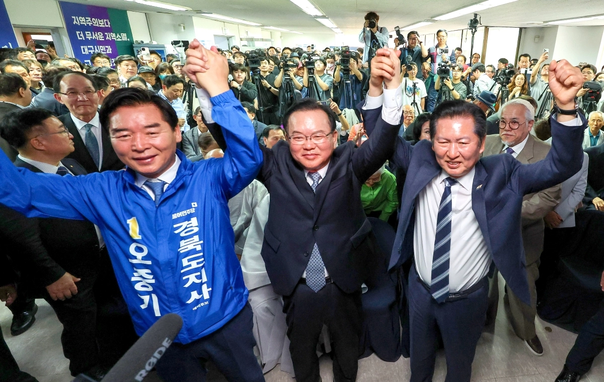 오중기·김부겸·정청래 ‘두 손 번쩍’