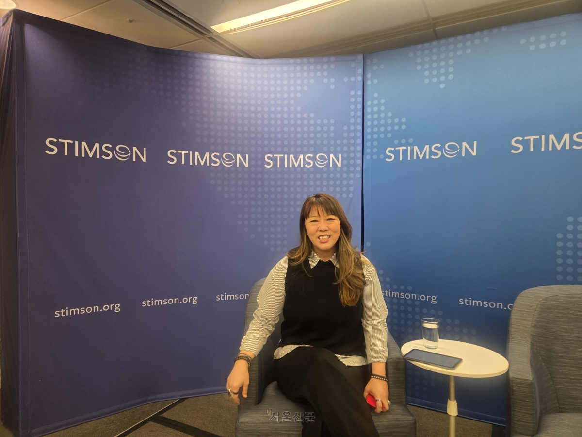 한국계 입양아 출신으로 북한 전문 연구기관 38노스를 설립한 제니 타운 국장이 지난 20일(현지시간) 워싱턴DC의 비영리 싱크탱크 스팀슨센터에서 서울신문과 인터뷰를 하고 있다.
