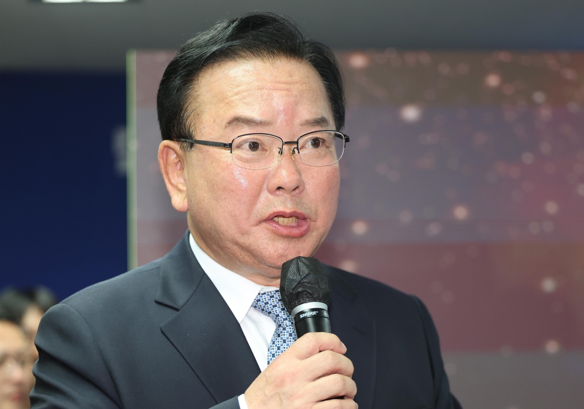 더불어민주당 대구시장 후보인 김부겸 전 국무총리가 26일 대구 달서구 두류역 인근에 마련된 선거사무소 개소식에서 발언하고 있다. 연합뉴스