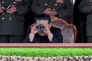 [포토] 김정은, ‘빨치산 창건일’ 포사격경기 참관