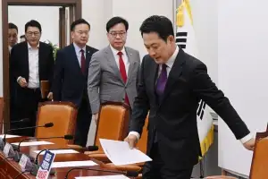 최고위 참석하는 장동혁 대표