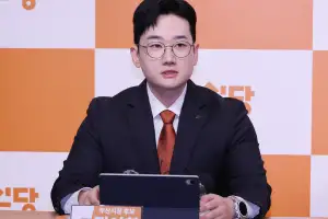 정이한 개혁신당 부산시장 후보에 음료 투척 30대 구속영장 신청
