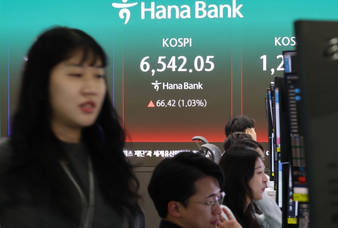 [속보] 코스피 장중 6600선 넘겨…상승 폭 확대 중