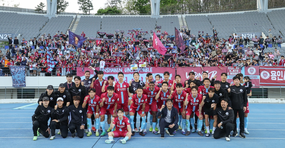 용인FC가 26일 ‘하나은행 K리그2 2026’ 9라운드 홈경기에서 김해FC를 4대 1로 이기고 창단 첫승을 거뒀다. (용인시 제공)