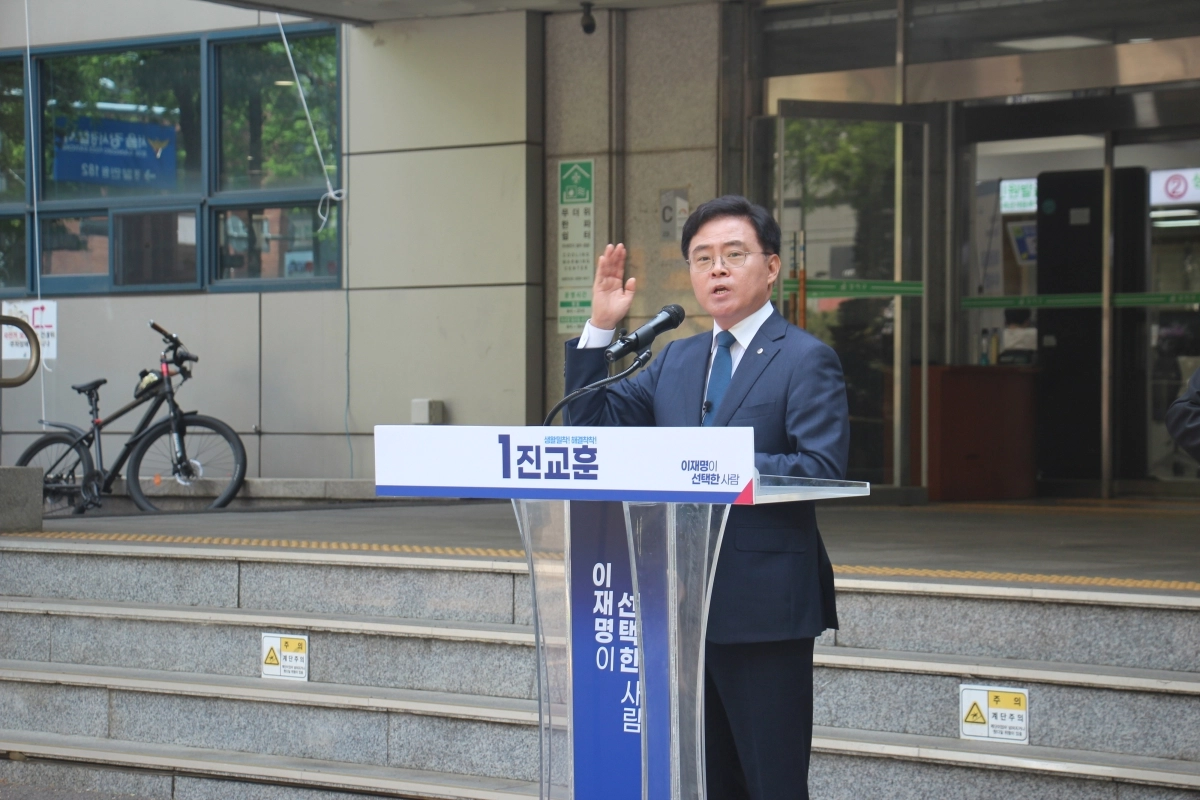 진교훈 강서구청장이 27일 서울 화곡동 강서구청에서 출마 선언식을 열고 발언하고 있다. 본인 제공